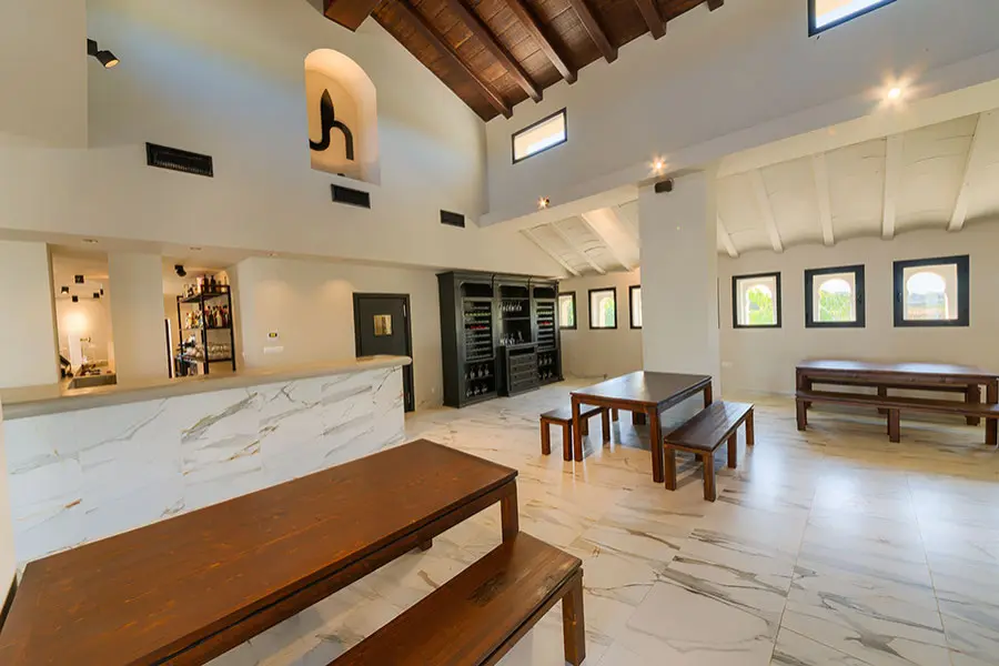 https://estudioedro.com/wp-content/themes/estudio-edro/assets/images/projects/hacienda-soto-hegohaizea-1.webp